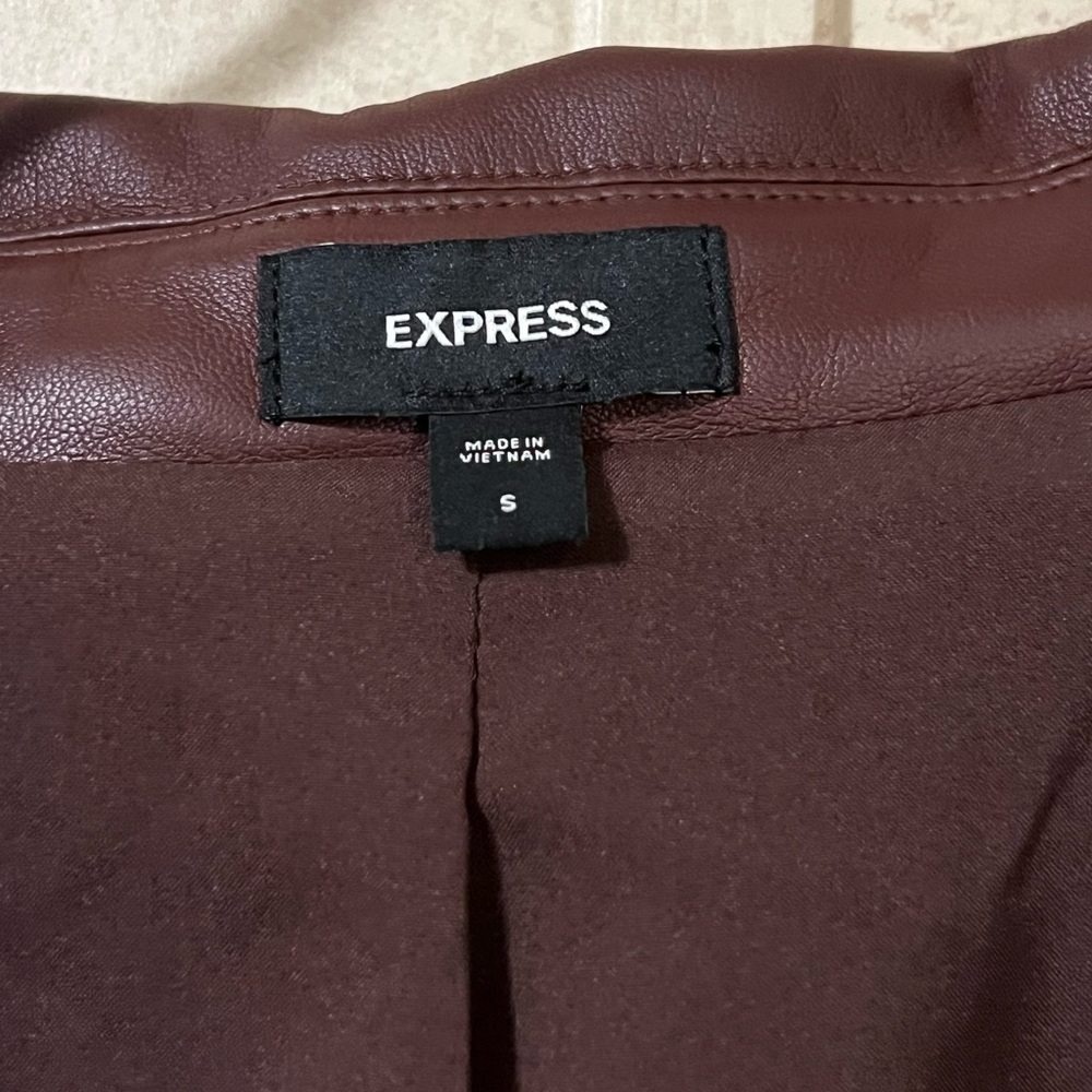 Express NWT chocolate brown faux leather cinched one button boyfriend blazer - Picture 13 of 16